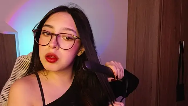 Snapshot of immisssilver chatting on September 9, 2:54 am immisssilver online show from September 9, 2:54 am