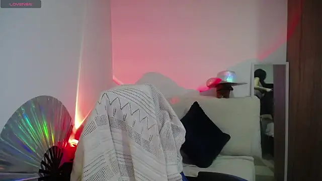 Snapshot of immisssilver chatting on October 5, 1:07 am immisssilver online show from October 5, 1:07 am