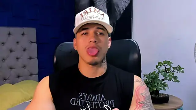 Snapshot of rocoo_santos chatting on October 23, 1:04 am rocoo santos online show from October 23, 1:04 am