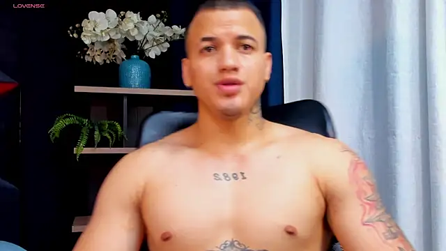 Snapshot of rocoo_santos chatting on September 24, 6:42 am rocoo santos online show from September 24, 6:42 am