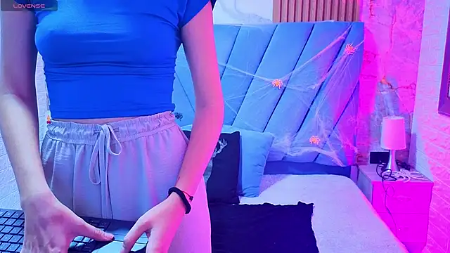 Snapshot of violett__golden chatting on October 12, 8:54 pm violett  golden online show from October 12, 8:54 pm