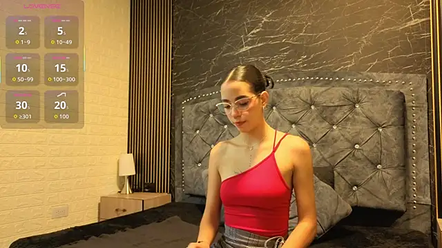 Snapshot of violett__golden chatting on September 25, 2:12 pm violett  golden online show from September 25, 2:12 pm