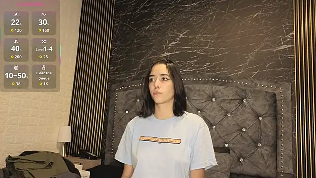 Snapshot of violett__golden chatting on September 10, 5:39 am violett  golden online show from September 10, 5:39 am