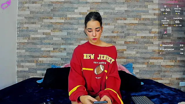 Snapshot of violett__golden chatting on October 7, 2:12 am violett  golden online show from October 7, 2:12 am