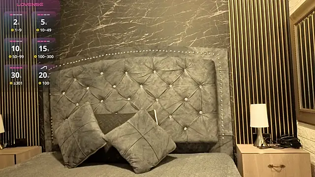 Snapshot of violett__golden chatting on September 20, 11:04 am violett  golden online show from September 20, 11:04 am