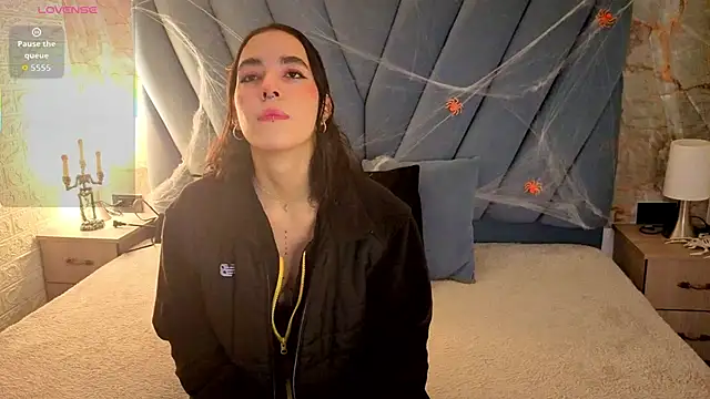 Snapshot of violett__golden chatting on October 14, 11:22 am violett  golden online show from October 14, 11:22 am