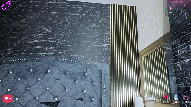 Snapshot of violett__golden chatting on September 22, 10:43 am violett  golden online show from September 22, 10:43 am