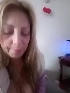 Snapshot of Estefania_Arce chatting on October 19, 8:44 pm Estefania Arce online show from October 19, 8:44 pm
