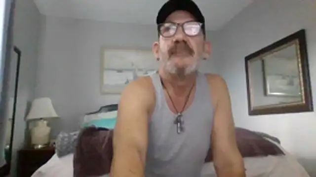 Snapshot of FoxnMouse chatting on October 25, 5:02 pm FoxnMouse online show from October 25, 5:02 pm