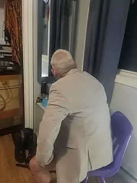 Snapshot of FoxnMouse chatting on November 5, 2:25 am FoxnMouse online show from November 5, 2:25 am