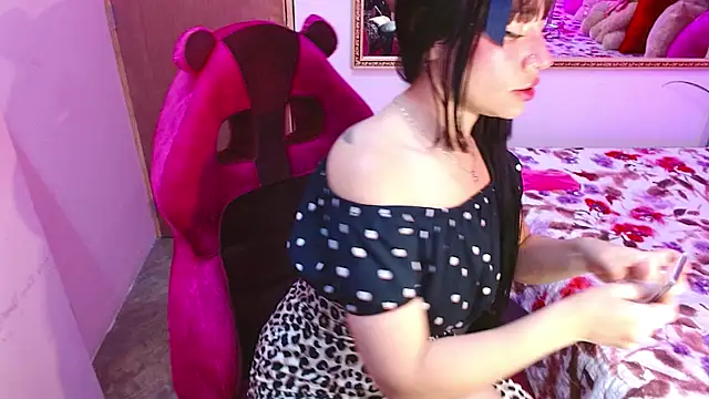 Snapshot of IVET_CUTE1 chatting on June 21, 7:19 pm IVET CUTE1 online show from June 21, 7:19 pm