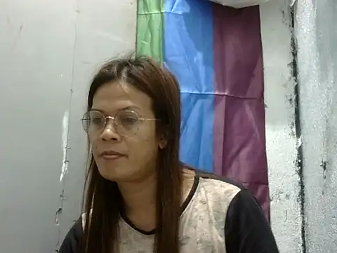 juicycum069 online show from April 3, 12:39 am