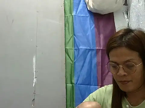 juicycum069 online show from March 15, 9:49 am