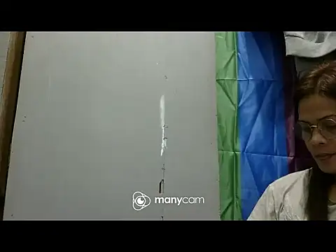 juicycum069 online show from January 9, 11:44 pm