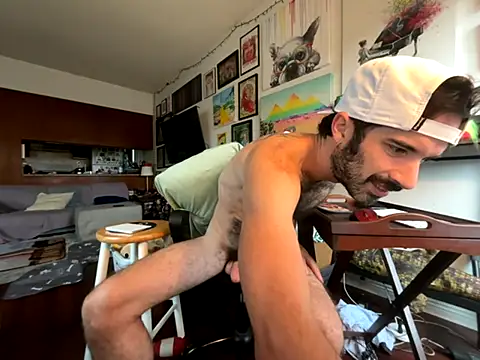 Snapshot of Pupscritch chatting on November 15, 8:35 pm Pupscritch online show from November 15, 8:35 pm