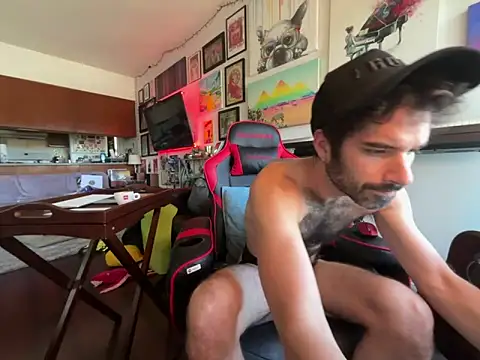 Pupscritch online show from February 3, 7:41 pm