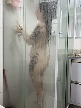 yumi-hot online show from April 15, 4:44 pm