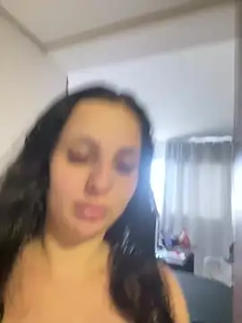 yumi-hot online show from April 5, 3:30 pm