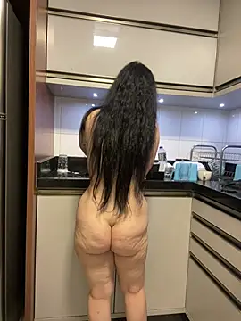 yumi-hot online show from July 17, 9:01 pm