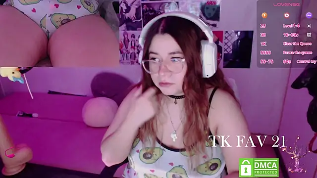 Pink girl0n online show from May 1, 7:08 pm