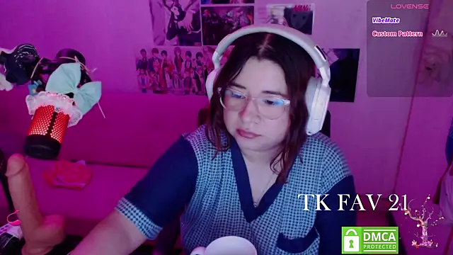 Pink girl0n online show from June 1, 4:45 am