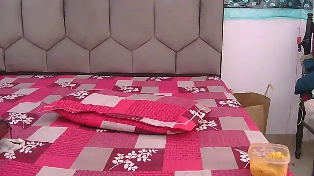 Diyaa Singh online show from December 17, 7:35 am