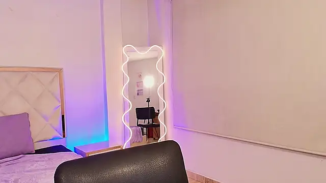 Naomy tay1 online show from November 6, 3:10 am