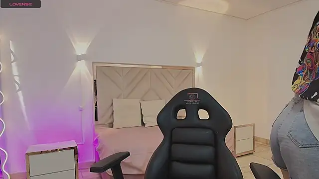 Snapshot of Violet_tay1 chatting on October 19, 11:46 am Violet tay1 online show from October 19, 11:46 am