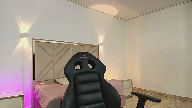 Snapshot of Violet_tay1 chatting on October 11, 1:01 pm Violet tay1 online show from October 11, 1:01 pm