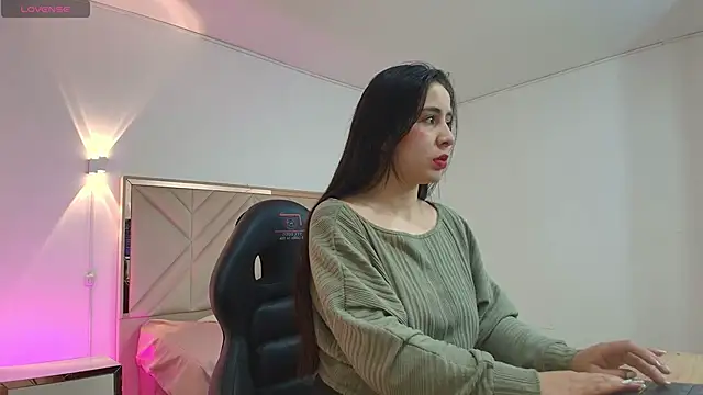 Snapshot of Violet_tay1 chatting on October 4, 10:39 am Violet tay1 online show from October 4, 10:39 am