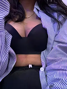 Snapshot of modelnishu chatting on October 27, 12:44 am modelnishu online show from October 27, 12:44 am