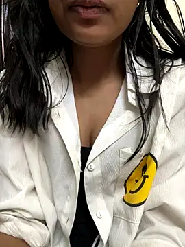 Snapshot of modelnishu chatting on November 11, 1:44 am modelnishu online show from November 11, 1:44 am