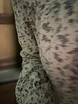 modelnishu online show from May 31, 5:57 am