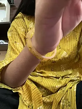 modelnishu online show from March 7, 9:37 am