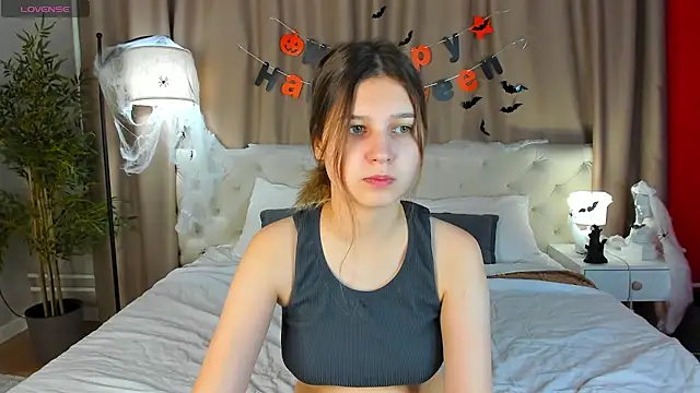 Elle Ellise online show from October 30, 8:01 am