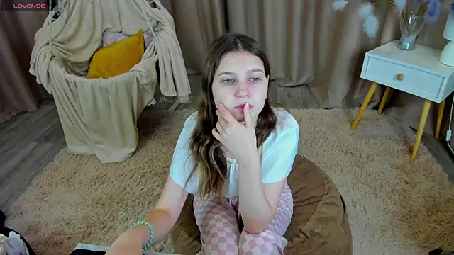 Elle Ellise online show from October 28, 7:29 am