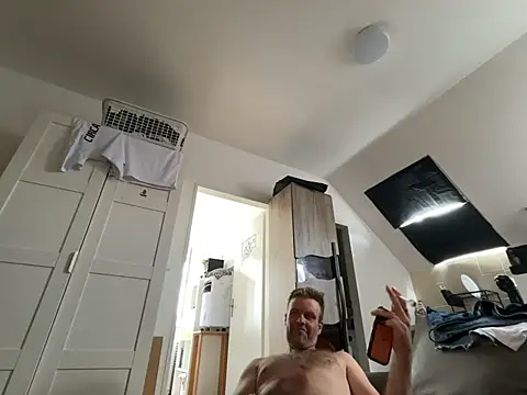 jarda94cz online show from July 12, 1:34 pm