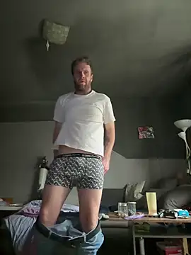 Snapshot of jarda94cz chatting on December 19, 1:13 pm jarda94cz online show from December 19, 1:13 pm