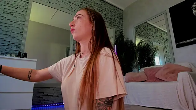 Reina Cummings online show from July 20, 6:10 am