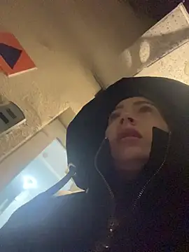 Reina Cummings online show from January 10, 5:03 am