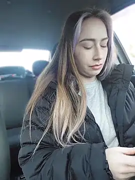 Reina Cummings online show from March 13, 6:07 am