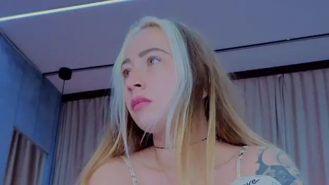 Reina Cummings online show from November 14, 7:34 am