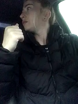 Reina Cummings online show from October 6, 4:57 am