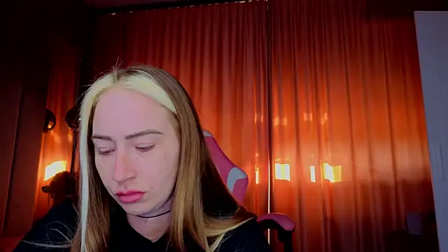 Reina Cummings online show from November 1, 7:02 am