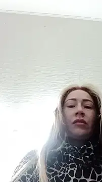 Reina Cummings online show from December 4, 5:39 am