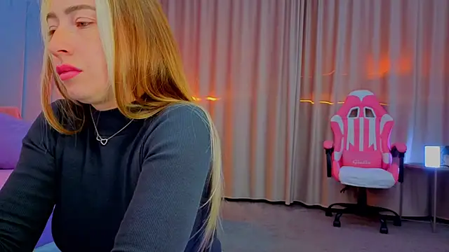 Reina Cummings online show from October 20, 6:04 am