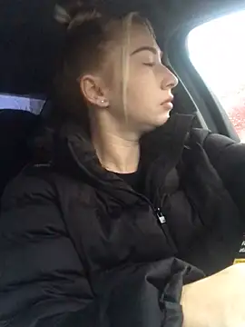 Reina Cummings online show from October 7, 5:08 am