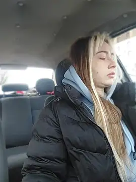 Reina Cummings online show from March 25, 6:13 am