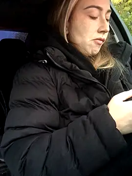 Reina Cummings online show from October 15, 5:06 am