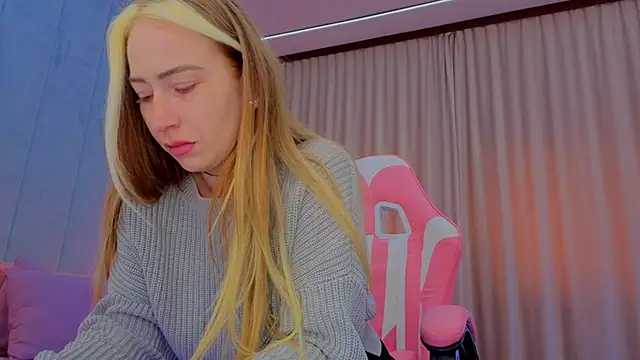 Reina Cummings online show from November 7, 7:24 am